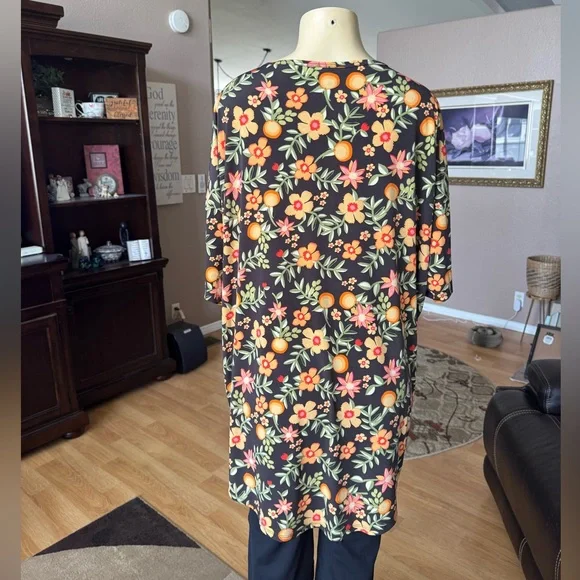 Lularoe multicolored floral oversized scoop neck tunic-size L - Picture 8 of 9
